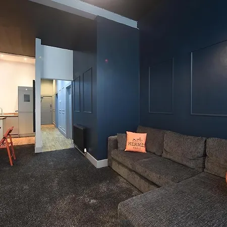 Slps 14 Hot Tub, Bar & Outdoor Terrace * Manchester