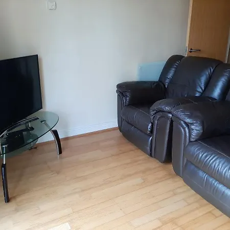 Bright Chorlton With 43 Inch Tv * Manchester