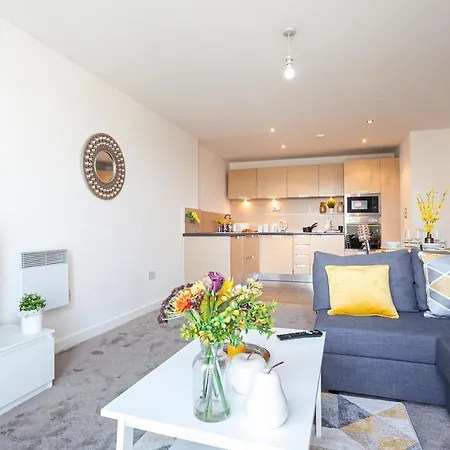 Deluxe 2 Bedroom Apartment With Balcony Apartment