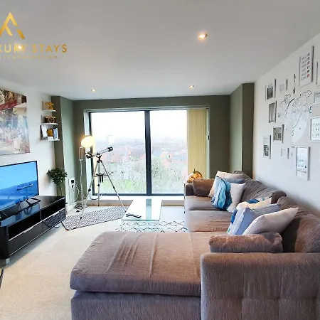 Fru Luxury Stays Serviced *world Explorer* - 2 Bedroom Apartment, Sleeps 4. Gated Allocated Parking *