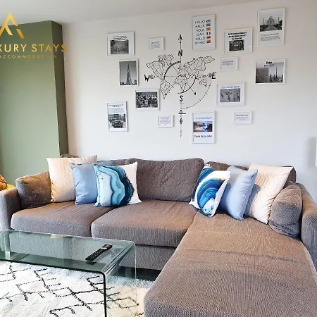 Fru Luxury Stays Serviced *world Explorer* - 2 Bedroom Apartment, Sleeps 4. Gated Allocated Parking * Manchester