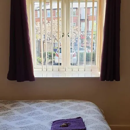 Apartment Bright Chorlton With 43 Inch Tv
