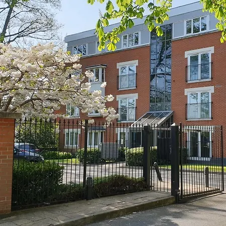 Bright Chorlton With 43 Inch Tv Apartment Manchester