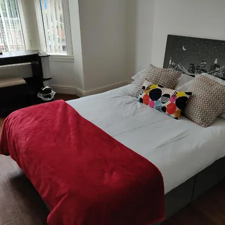 Red Ba Serviced - 6 Bed House Apartmán