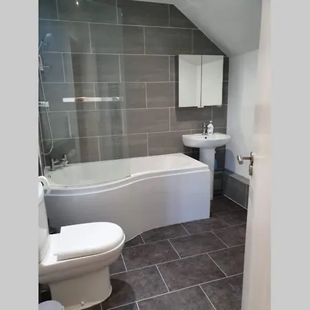 Spacious 3rd Floor With 50 Inch Tv *