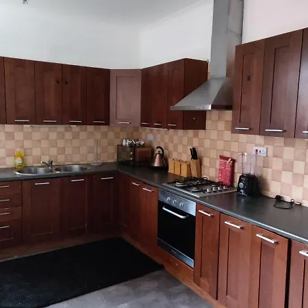 Red Ba Serviced - 6 Bed House Apartmán *