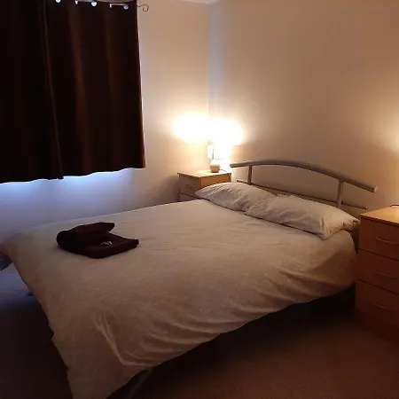 Cosy 2 Bed Near The City Centre Apartment