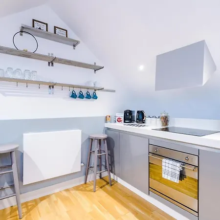 Rest & Recharge At Ash House Near Mediacityuk Holiday home
