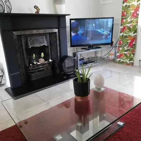 Homestay 8 Formby Road Salford *
