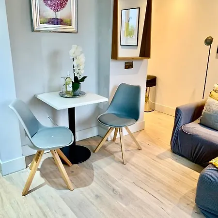 Modern City Centre - Roof Top Apartment *