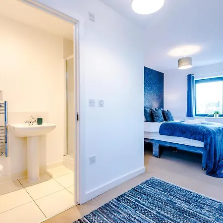 The Stunning House On The Quays - 3 Bathrooms, Garden, Balcony, Parking Holiday home Manchester