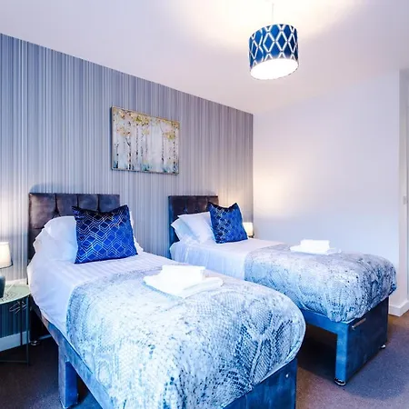 Holiday home The Stunning House On The Quays - 3 Bathrooms, Garden, Balcony, Parking