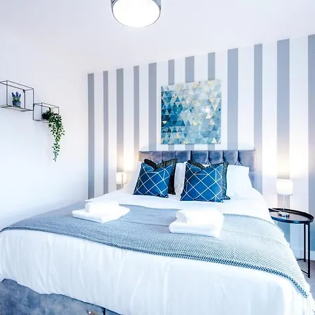 The Stunning House On The Quays - 3 Bathrooms, Garden, Balcony, Parking Holiday home Manchester