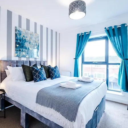 Holiday home The Stunning House On The Quays - 3 Bathrooms, Garden, Balcony, Parking Manchester