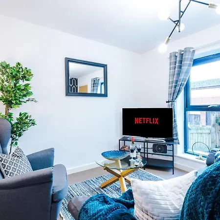 The Stunning House On The Quays - 3 Bathrooms, Garden, Balcony, Parking