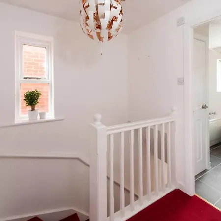 Sleek And Stylish 2bd W Officestudio Daire *