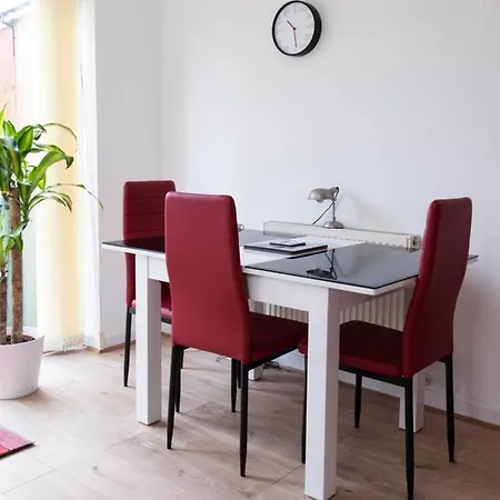 Sleek And Stylish 2bd W Officestudio Daire *