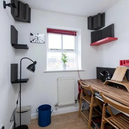 Sleek And Stylish 2bd W Officestudio * Manchester