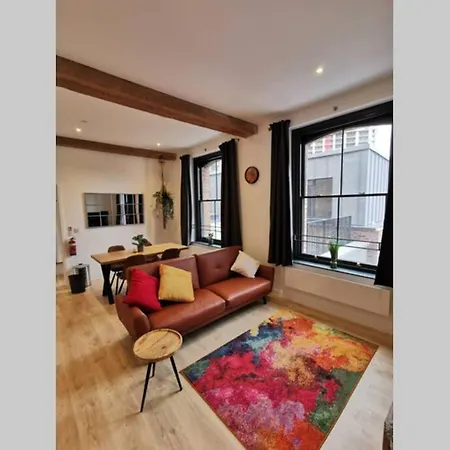 Superb 3bed2bath 5min Walk To Victoria Station *