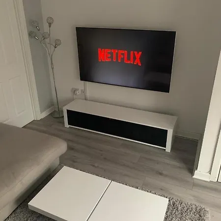 Kay's Place - Modern 3 Bed Apartment