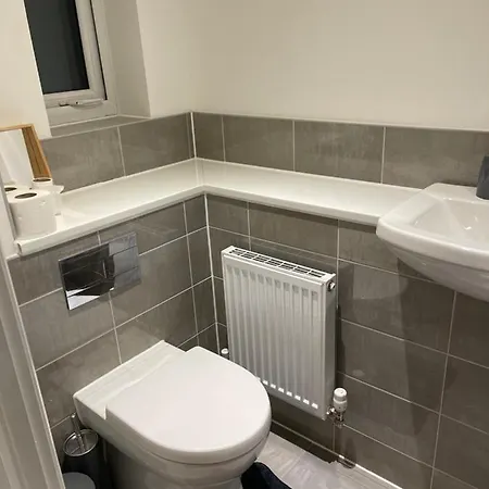 New Modern King Size With Ensuite And Parking