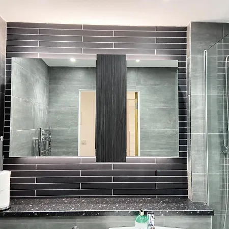 Apartment The Works - Private One Bedroom *