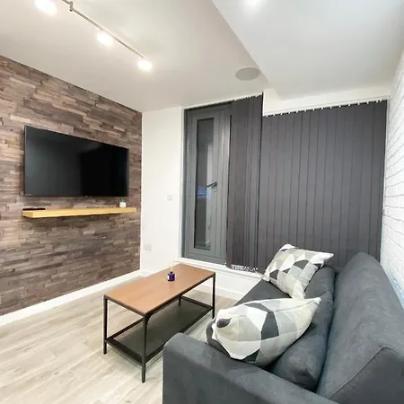 Apartment The Works - Private One Bedroom *