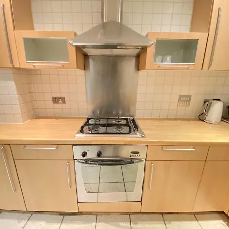 Large 5-bed Centre Townhouse With Secure Parking