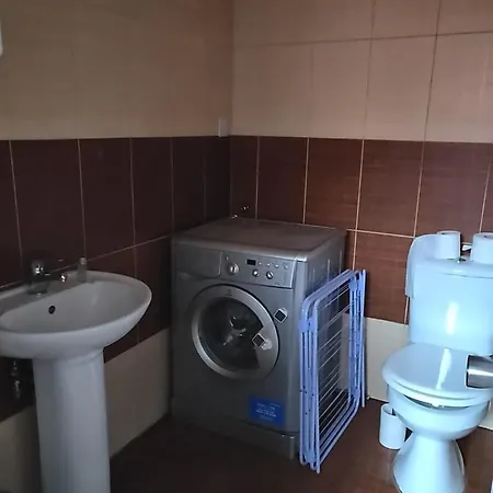 Red Ba Serviced - 6 Bed House Apartmán