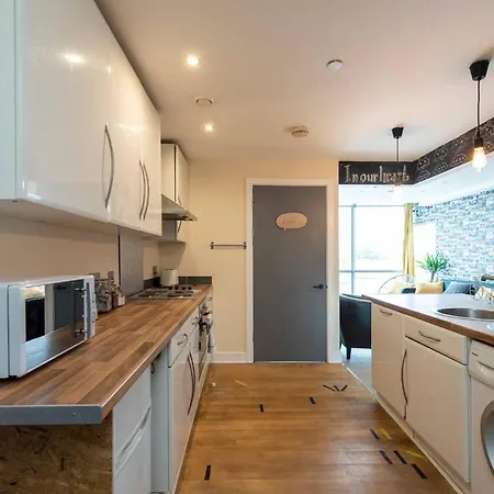 Apartment Trendy 2Br Close To Media City University Of Salford & City Center Manchester