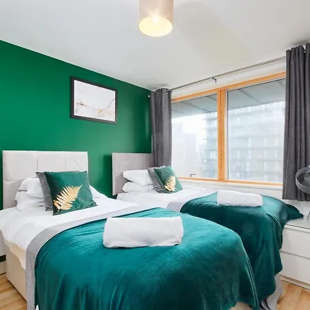 The Luxury Riverview Penthouse - Balcony - Parking - Wifi & Netflix Апартаменты *