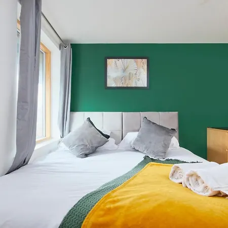 The Luxury Riverview Penthouse - Balcony - Parking - Wifi & Netflix Апартаменты Манчестер