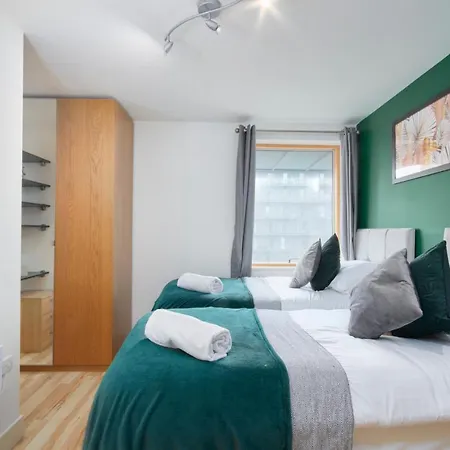 The Luxury Riverview Penthouse - Balcony - Parking - Wifi & Netflix Апартаменты *