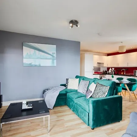 The Luxury Riverview Penthouse - Balcony - Parking - Wifi & Netflix Апартаменты Манчестер