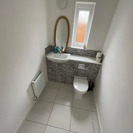Guest house Modern With Huge Bed - Walk To Centre! *