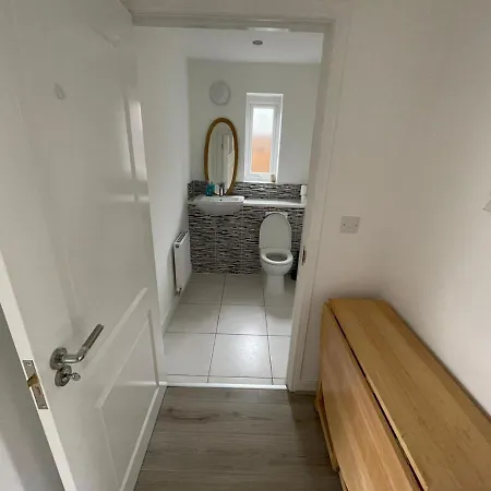 Modern With Huge Bed - Walk To Centre! *