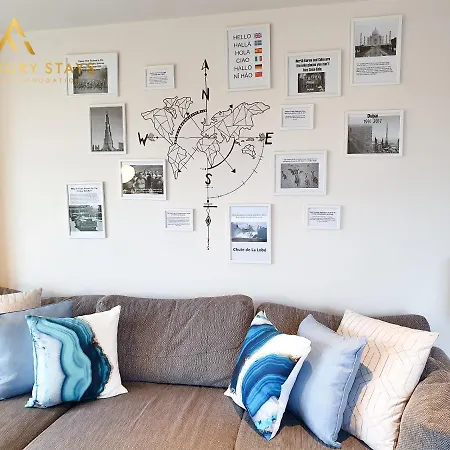 Fru Luxury Stays Serviced *world Explorer* - 2 Bedroom Apartment, Sleeps 4. Gated Allocated Parking *