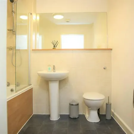 Апартаменты Beautiful 2 Bedroom Apt Near Piccadilly *