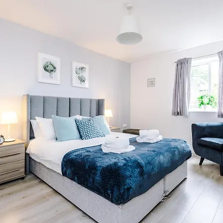 2 Bedroom Hosted By Mcr Dens Apartment *