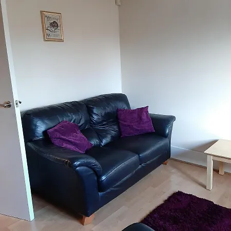 Cosy 2 Bed Near The City Centre Apartment *
