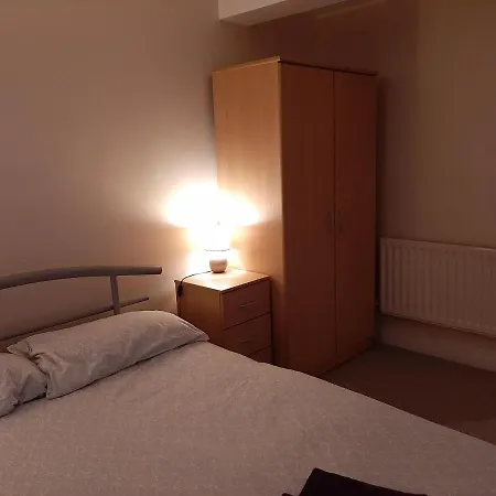 Cosy 2 Bed Near The City Centre Apartment