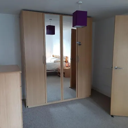 Modern Chorlton Home, Netflix Included!