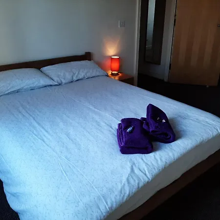 Bright Chorlton With 43 Inch Tv Apartment Manchester