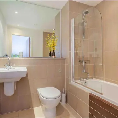 Deluxe 2 Bedroom Apartment With Balcony Apartment *
