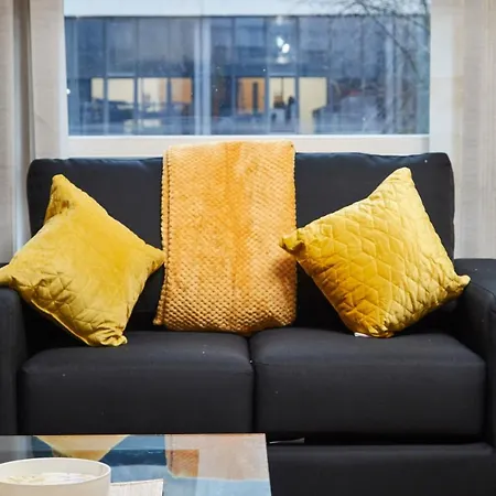 Stylish Gem - Sleeps 10! Манчестер
