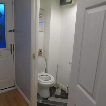 Swinton 3 Bedroom House Apartment *