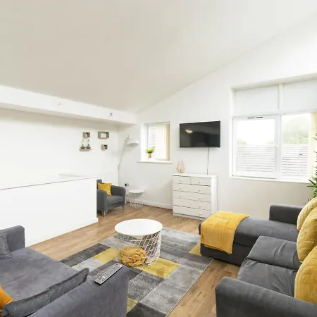 Luxury-finish Holiday In Near The Quays Manchester