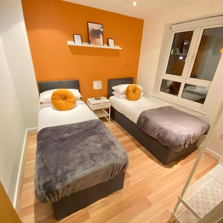 Holiday home Large 5-bed Centre Townhouse With Secure Parking Manchester