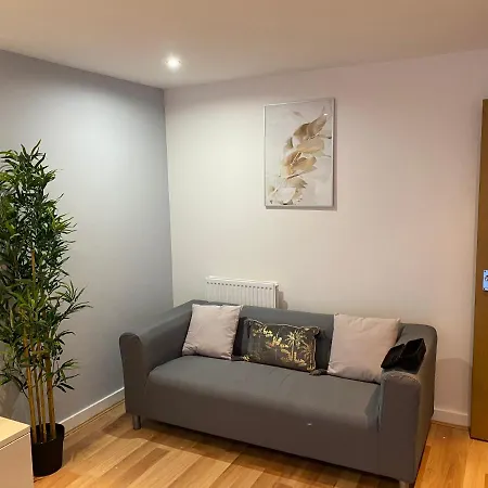 Large 5-bed Centre Townhouse With Secure Parking