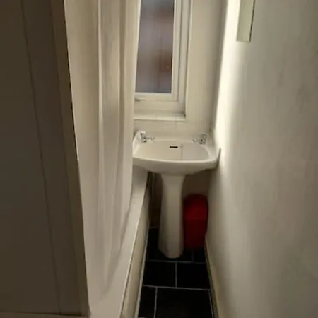 Bright And Spacious 3 Bed House Holiday home Manchester